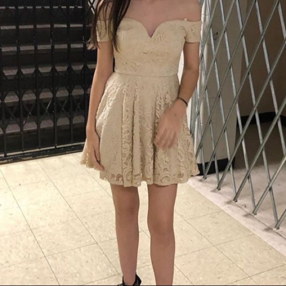 Cream size 3 B SMART dress